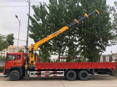 東風(fēng)特商T5玉柴240后八輪與12噸東風(fēng)隨車吊的完美結(jié)合